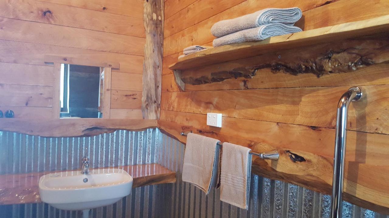 Bed and Breakfast Rustic Hut Bush Retreat Penguin Esterno foto