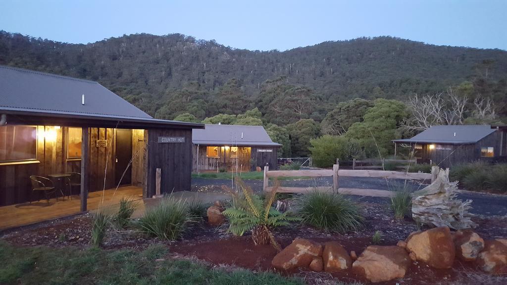 Bed and Breakfast Rustic Hut Bush Retreat Penguin Esterno foto