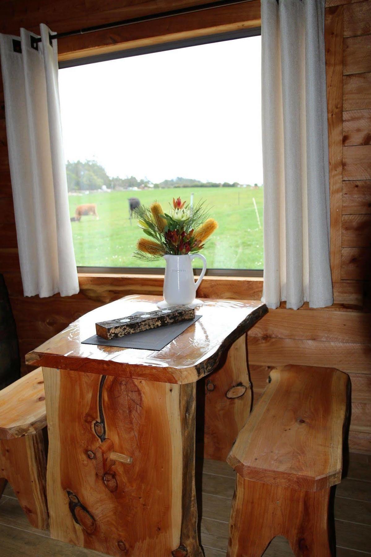 Bed and Breakfast Rustic Hut Bush Retreat Penguin Esterno foto