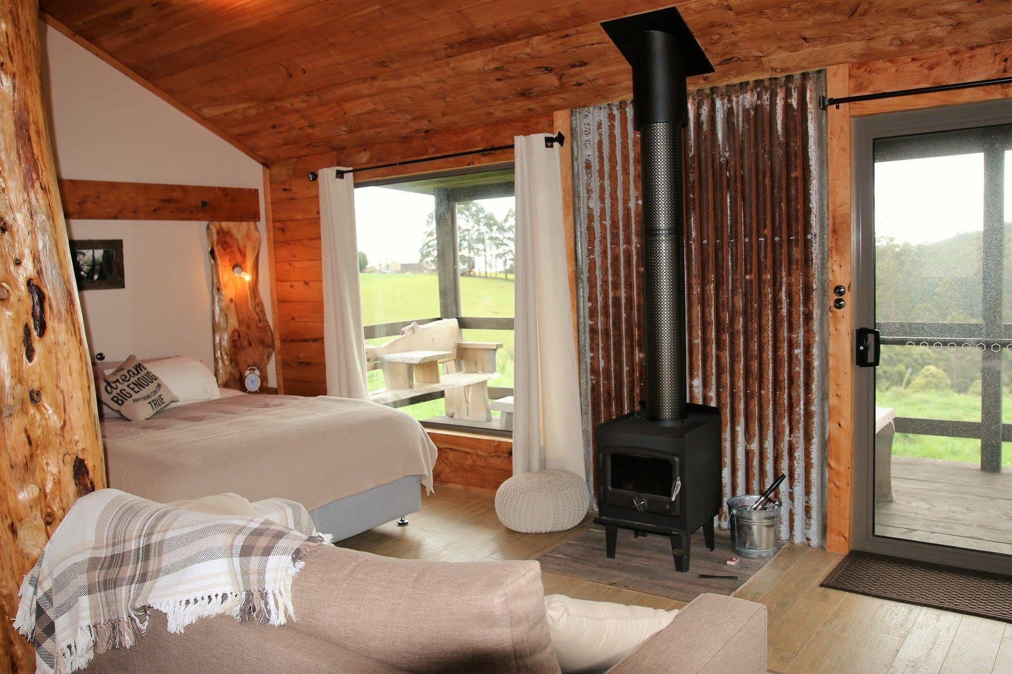 Bed and Breakfast Rustic Hut Bush Retreat Penguin Esterno foto