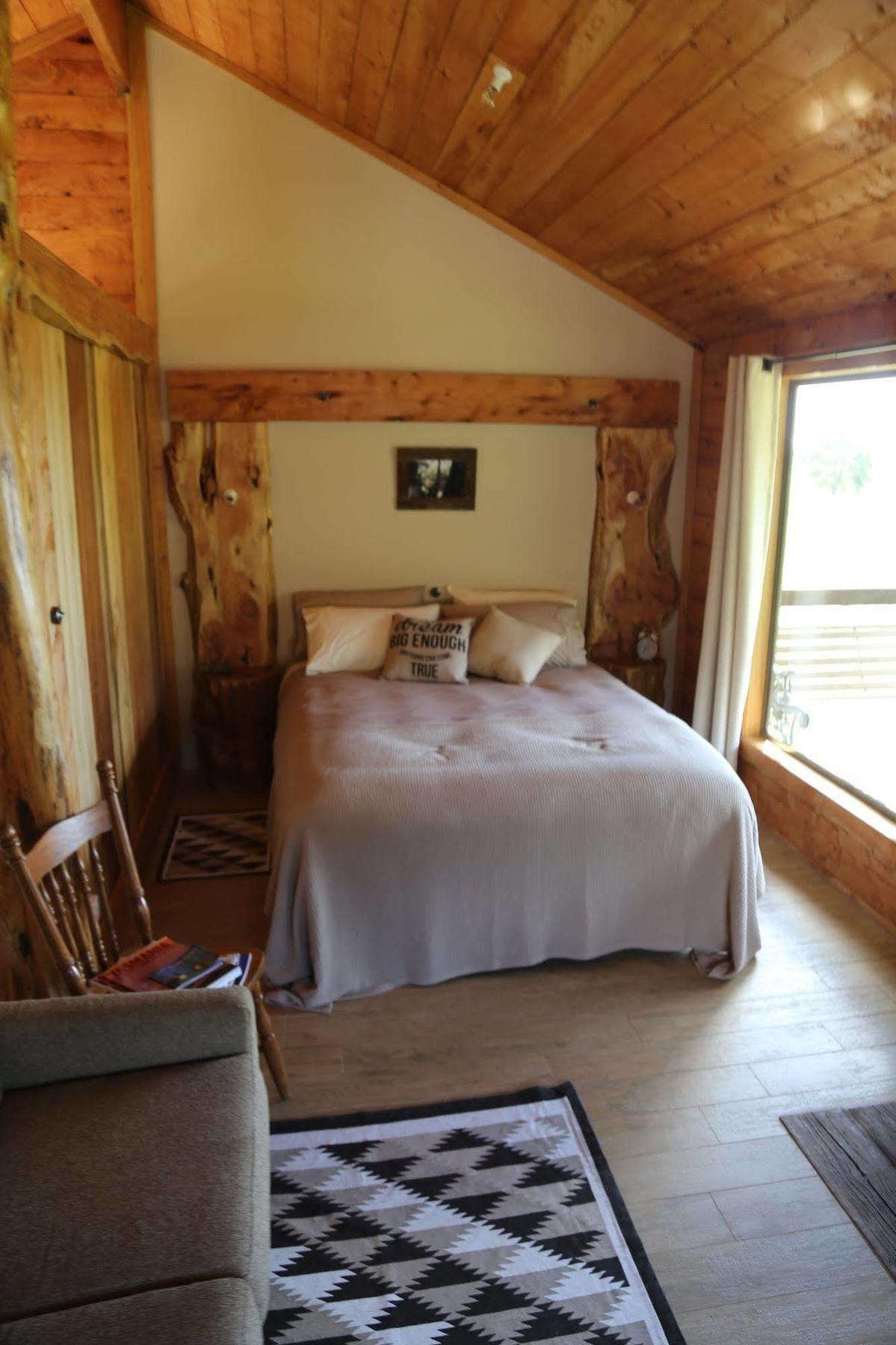 Bed and Breakfast Rustic Hut Bush Retreat Penguin Esterno foto