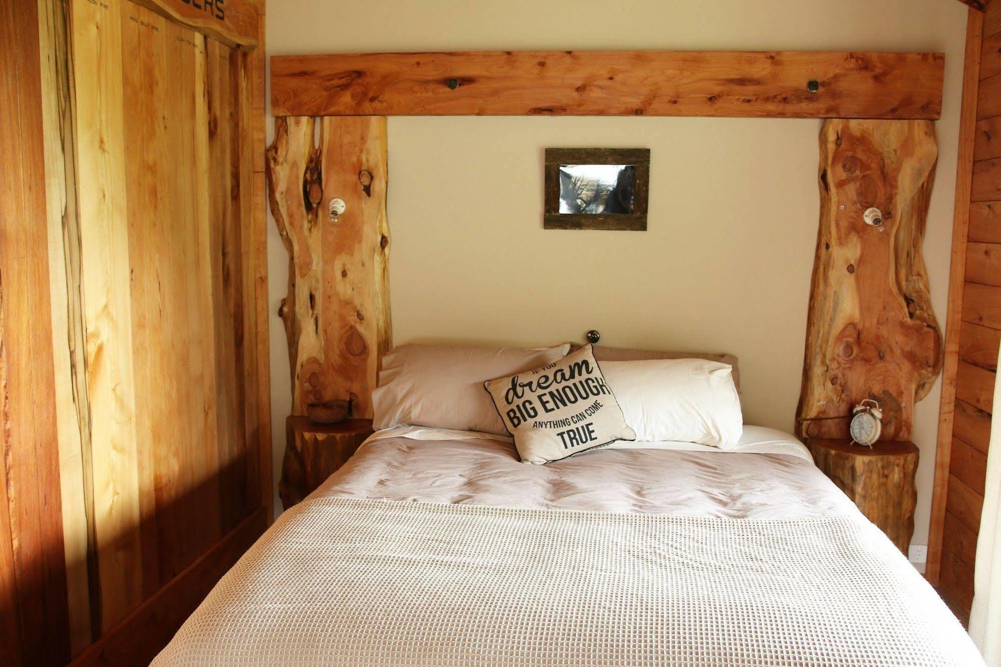 Bed and Breakfast Rustic Hut Bush Retreat Penguin Esterno foto