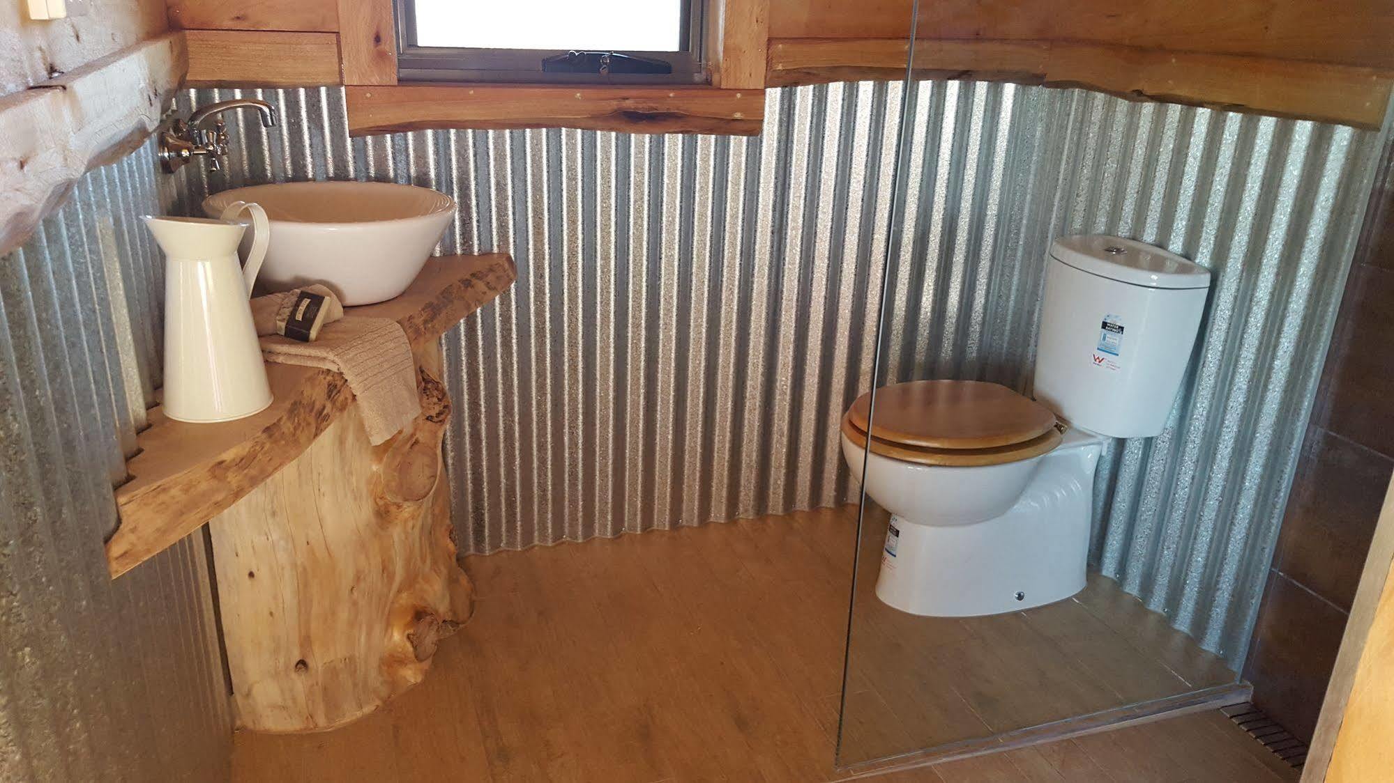 Bed and Breakfast Rustic Hut Bush Retreat Penguin Esterno foto