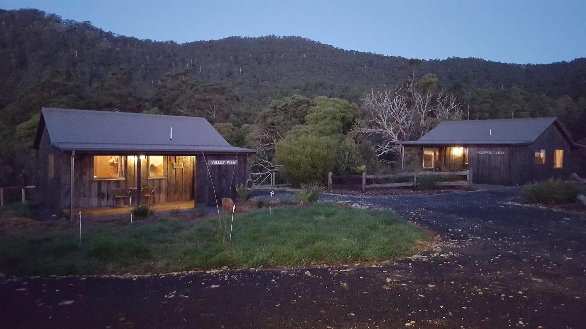 Bed and Breakfast Rustic Hut Bush Retreat Penguin Esterno foto
