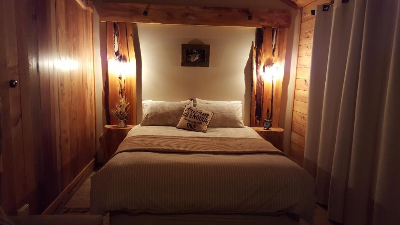 Bed and Breakfast Rustic Hut Bush Retreat Penguin Esterno foto
